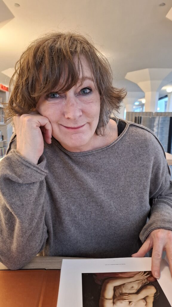 20251127 155332 576x1024